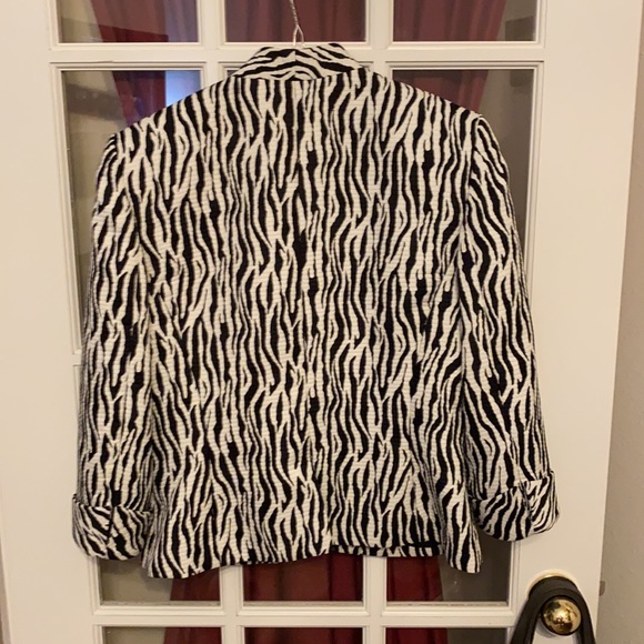 Liz Claiborne, Black & White Print Blazer - Picture 6 of 9